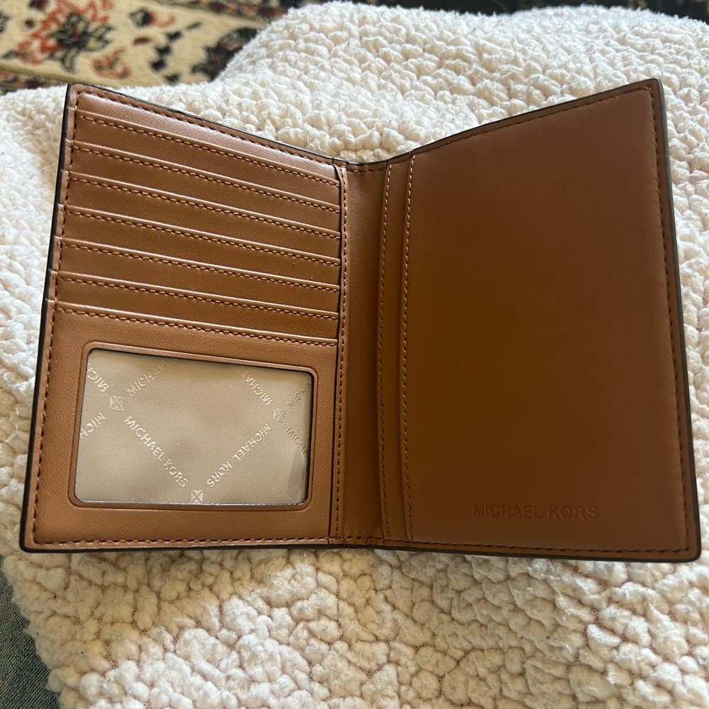 Brand new Michael Kors Bi-fold card wallet - Picture 3 of 7